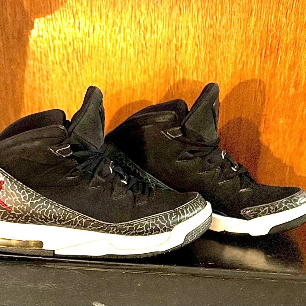 Nike Air Jordan Deluxe ‘Black’ 807718-061 Sz. 7Y - Picture 9 of 10